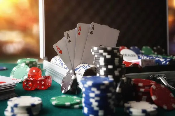 Live dealer announcing Sic Bo result in English and Indonesian